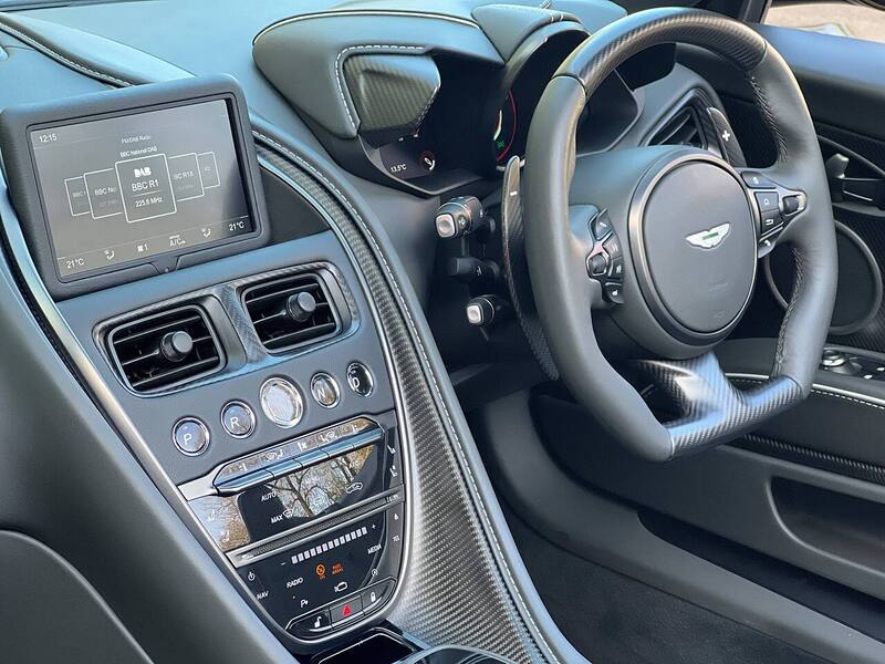 Aston Martin DBS Superleggera Volante V12 - Large 37